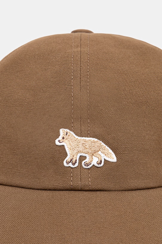 Bavlnená šiltovka Maison Kitsuné Baby Fox OW06108WB0026 hnedá SS26