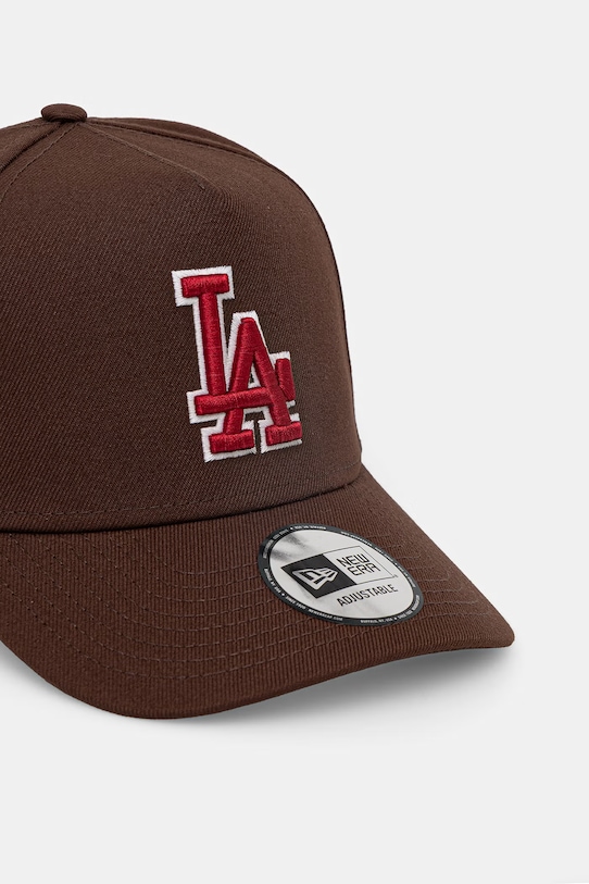 New Era czapka z daszkiem OUTLINE SCRIPT E-FRAME 60771811 brązowy SS26