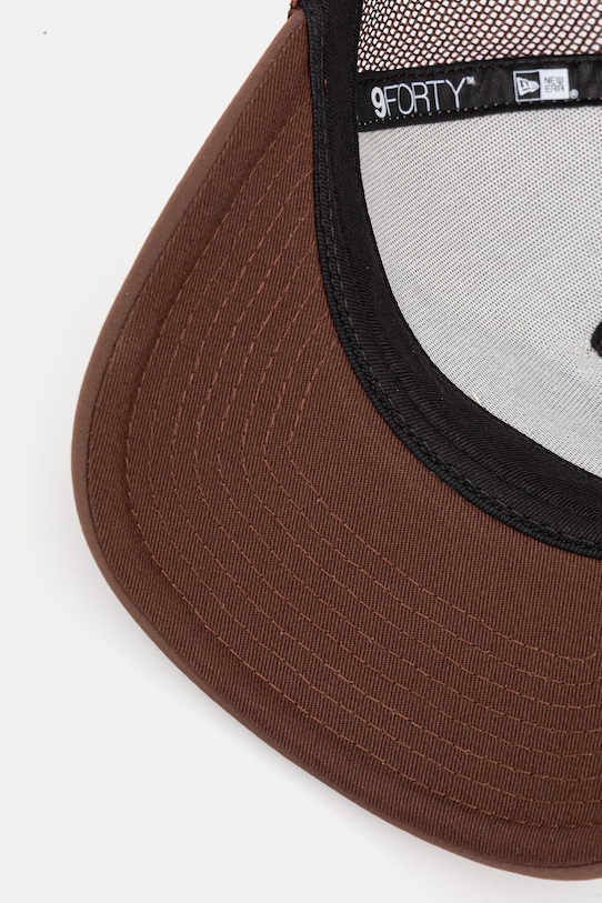 New Era czapka z daszkiem GRAPHIC 9FORTY® MC AF TRUCKER brązowy 60771806