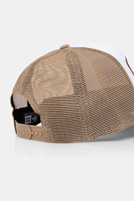 Akcesoria New Era czapka z daszkiem LOCATION PATCH TRUCKER 60771861 beżowy