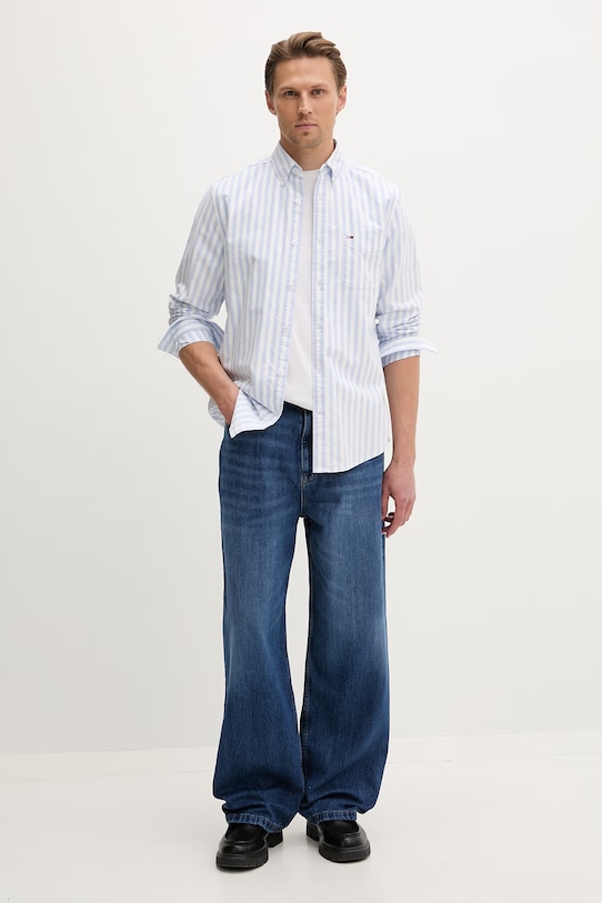 Tommy Jeans košile pánská bavlněná DM0DM22790 modrá SS26