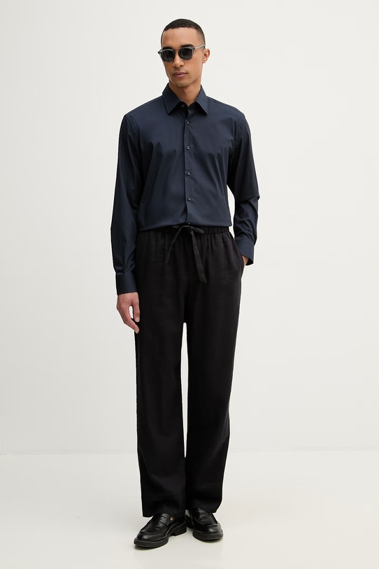 BOSS pánska bavlnená košeľa HANK 50560574 tmavomodrá SS26