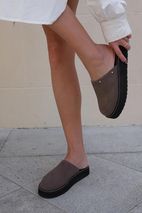 Emu Australia šľapky mules dámske semišové Maroo W13285.SMOK