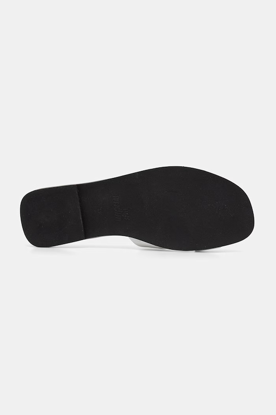 Love Moschino klapki damskie skórzane JA28092G0OIAX100 biały