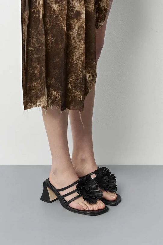 Miista klapki na słupku damskie skórzane Hara czarny MI.6124