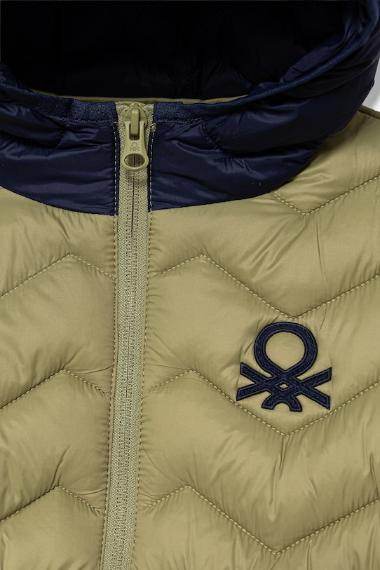 Chłopiec United Colors of Benetton krótka kurtka dziecięca 2TWDCN04V.G.Stagionale zielony