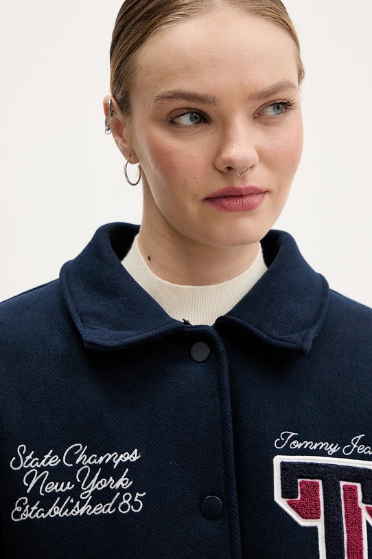 Tommy Jeans kurtka z dodatkiem wełny DW0DW22051 granatowy