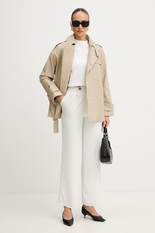 BOSS cappotto trench corto da donna in pelle Satila 50554146 beige SS26