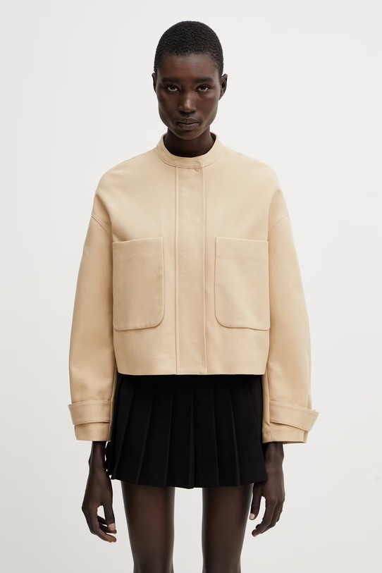 Maison Kitsuné krátká bunda dámská bavlněná béžová QW02106WW9093