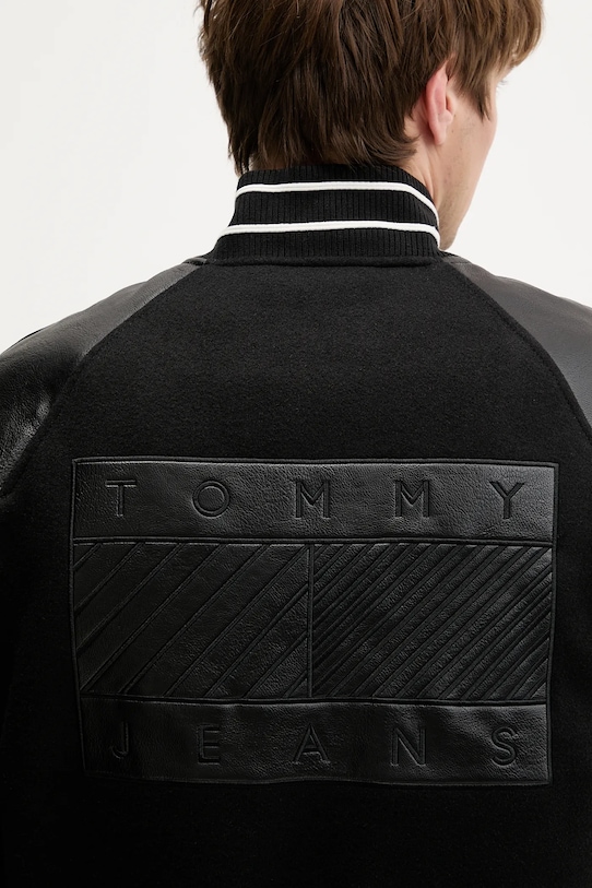 Μπουφάν από μίγμα μαλλιού Tommy Jeans DM0DM22439 μαύρο