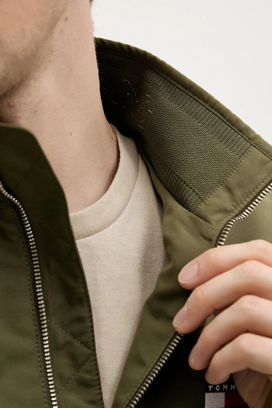 Μπουφάν Tommy Jeans DM0DM22720 πράσινο