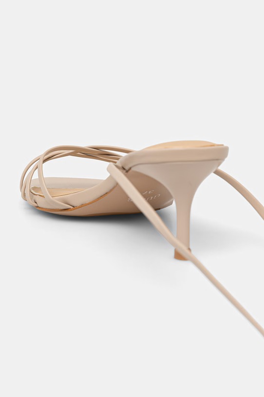 Boty Guess sandály na jehlovém podpatku GARSIE FLJGAE.ELE03.CREAM béžová