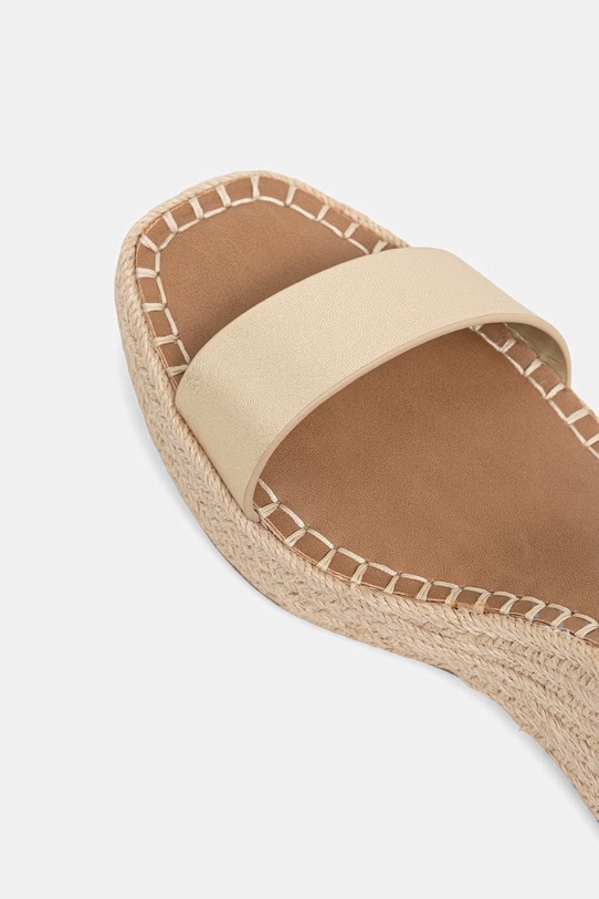 Steve Madden sandały na koturnie skórzane Upstage złoty 11002459.977