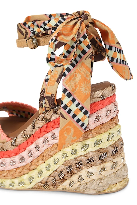 Kurt Geiger London sandały na wysokim obcasie Chelsea Scarf Wedge 5597294209 brązowy SS26
