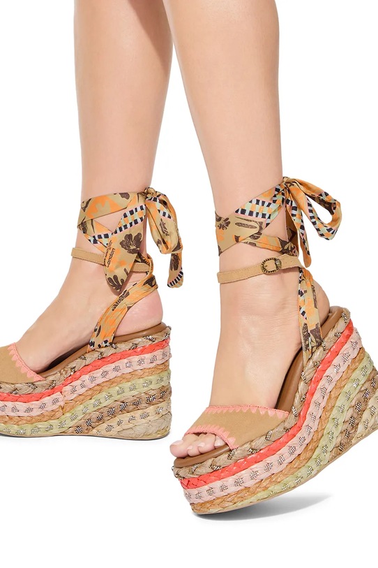 Kurt Geiger London sandały na wysokim obcasie Chelsea Scarf Wedge 5597294209 brązowy