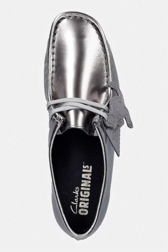 Clarks Originals Wallabee. 2604 mokasinke za žene od kože srebrna 26186506