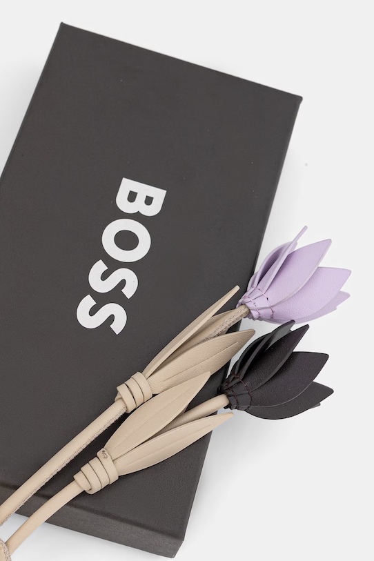 Doplnky BOSS prívesok dámsky TULI BOSS CHARM 50567594 béžová