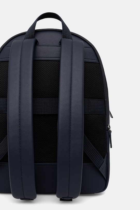 Doplnky Tommy Hilfiger ruksak pánsky z imitácie kože AM0AM14165 tmavomodrá