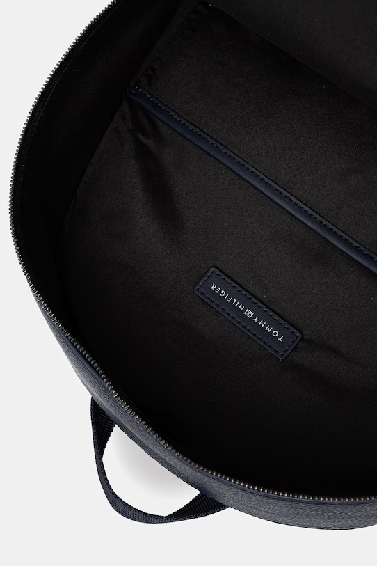 Tommy Hilfiger ruksak pánsky z imitácie kože AM0AM14165 tmavomodrá