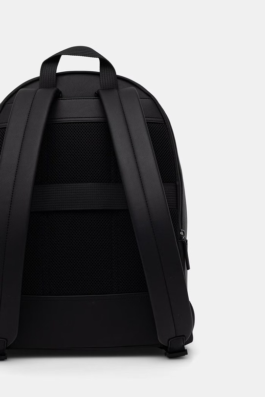 Doplnky Tommy Hilfiger ruksak pánsky z imitácie kože AM0AM14165 čierna