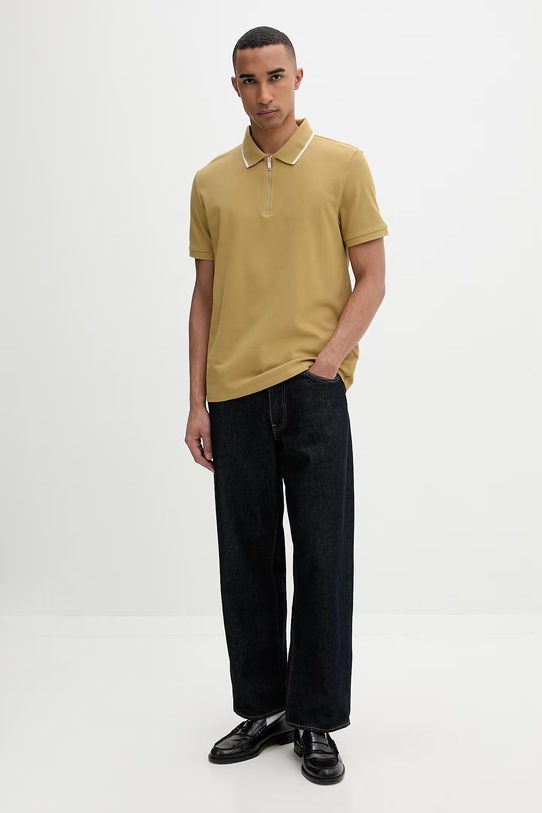 Calvin Klein polo męskie bawełniane LV04LF214G beżowy SS26