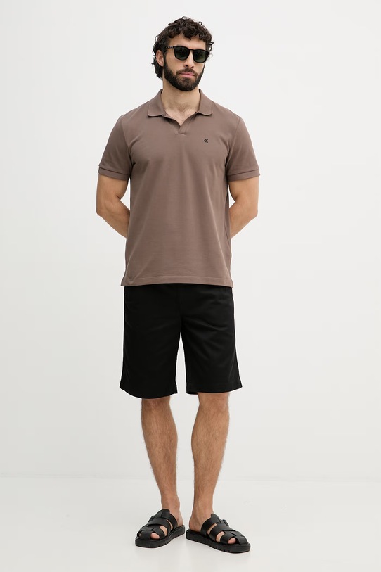Calvin Klein Jeans polo pánské bavlněné LV04RF215G hnědá SS26