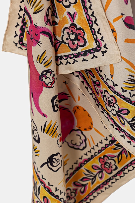 Moschino chusta jedwabna M3377.03549 beżowy SS26