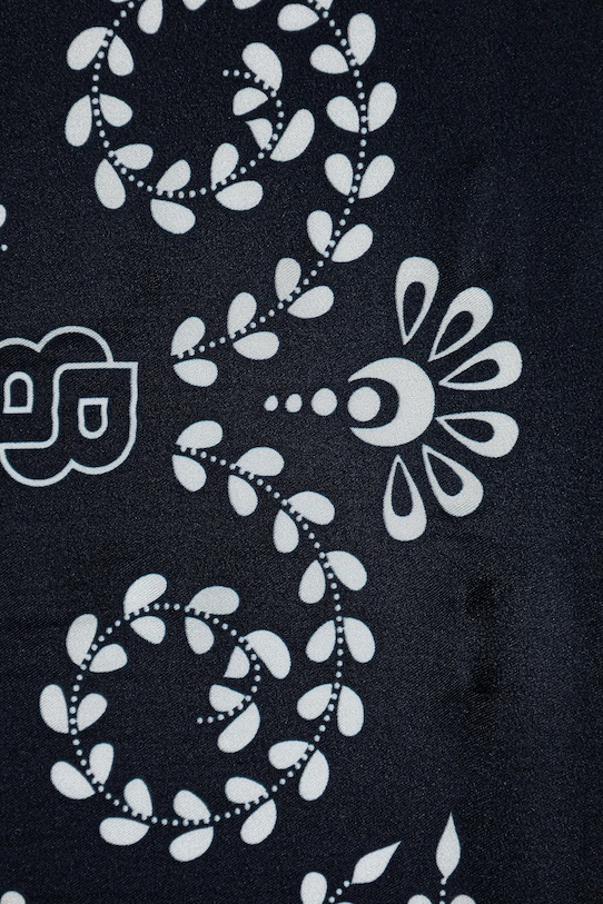 BOSS šatka dámska hodvábna Vincency B 50555864 tmavomodrá SS26