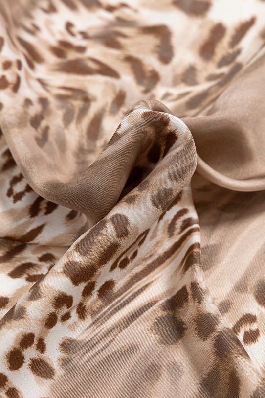 Akcesoria Blugirl Blumarine chusta damska z dodatkiem jedwabiu NA6015.T490A beżowy