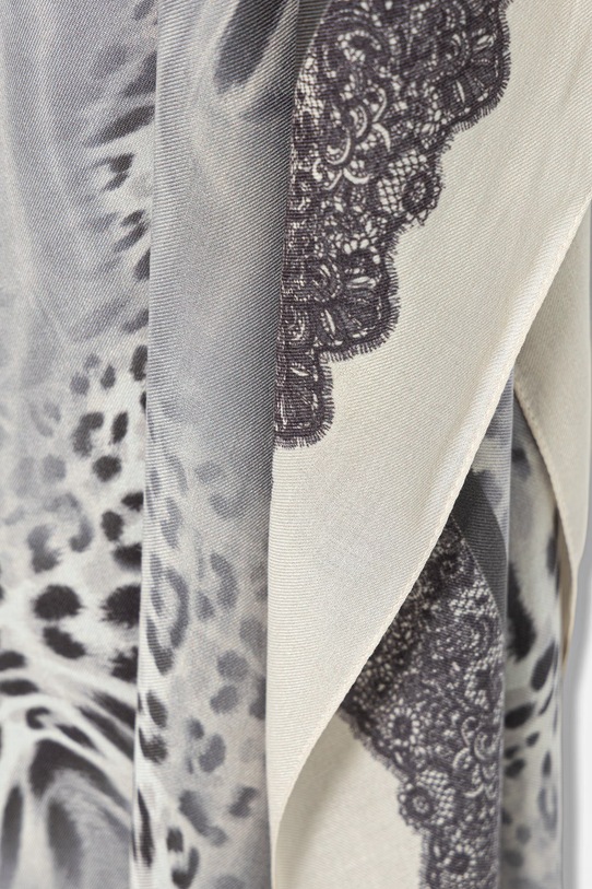 Akcesoria Blugirl Blumarine szal damski z wiskozy NA6021.T2738 beżowy