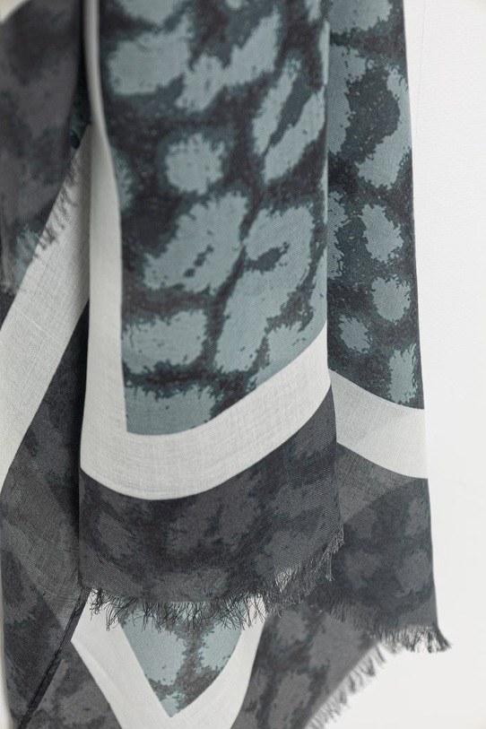 Akcesoria AllSaints szal damski z modalu 29W065XE szary