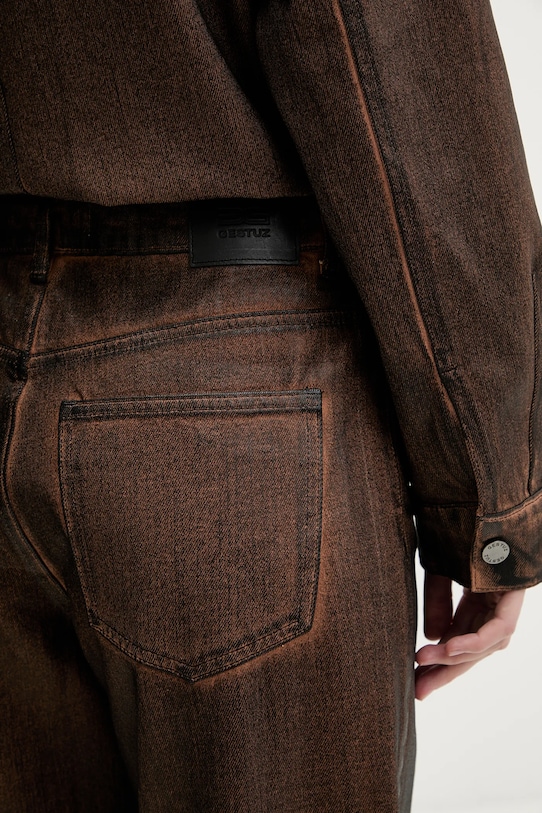 Gestuz jeansy 10910874 brązowy