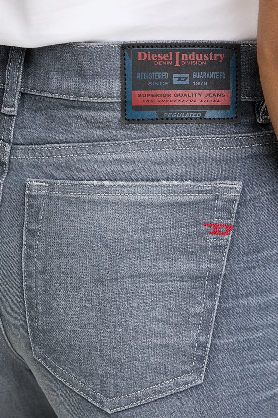 Diesel jeansy wide leg damskie 1979 D-AKEMI L.32 niebieski A03624.007DE