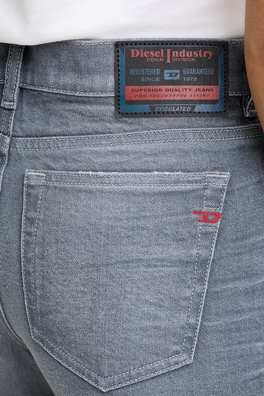 Diesel jeansy wide leg damskie 1979 D-AKEMI L.32 niebieski A03624.007DE