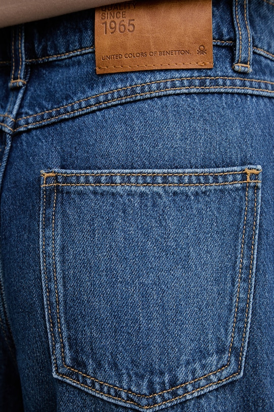 United Colors of Benetton Jeansy relaxed fit damskie niebieski 4IKGDE02Q