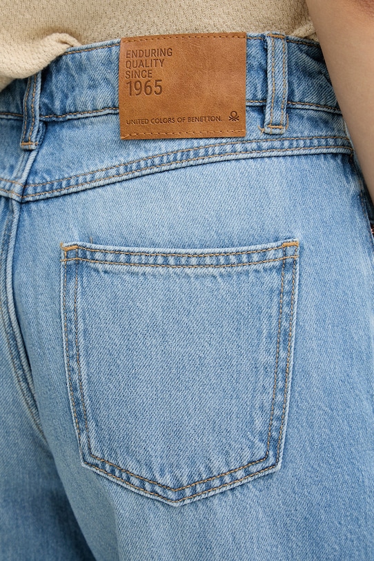 United Colors of Benetton jeansy relaxed fit damskie niebieski 4IKGDE02Q