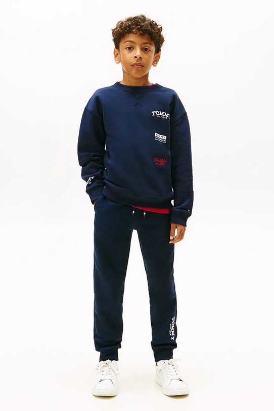 Chłopiec Tommy Hilfiger spodnie dresowe dziecięce KB0KB10167.128.176.PPY2 granatowy