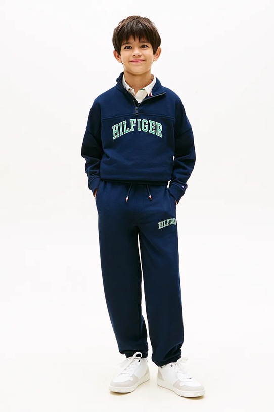 Chłopiec Tommy Hilfiger spodnie dresowe dziecięce bawełniane KB0KB10254.104.122.PPY2 granatowy