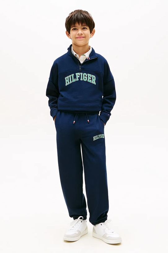 Chłopiec Tommy Hilfiger spodnie joggery dziecięce z bawełną KB0KB10254.128.176.PPY2 granatowy