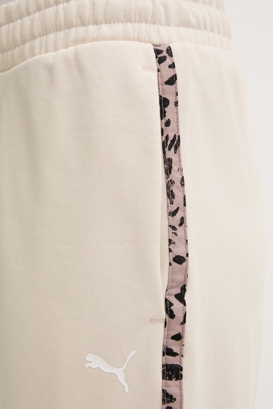 Puma spodnie dresowe damskie z bawełną Essential graphic animal beżowy 692464