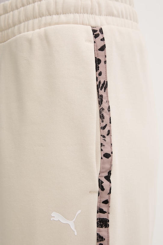 Puma spodnie dresowe damskie z bawełną Essential graphic animal beżowy 692464