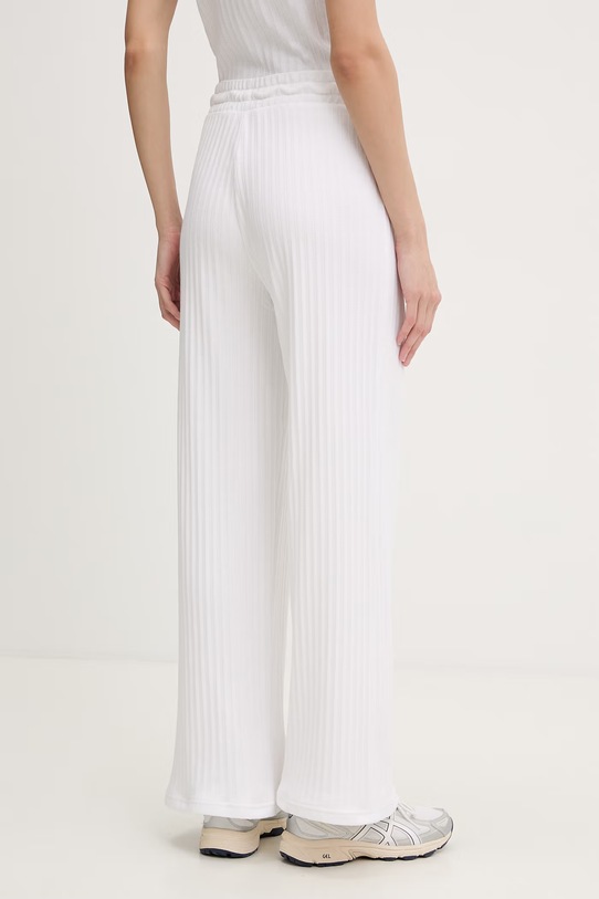 Odzież Puma spodnie dresowe damskie Comfort 693284 biały