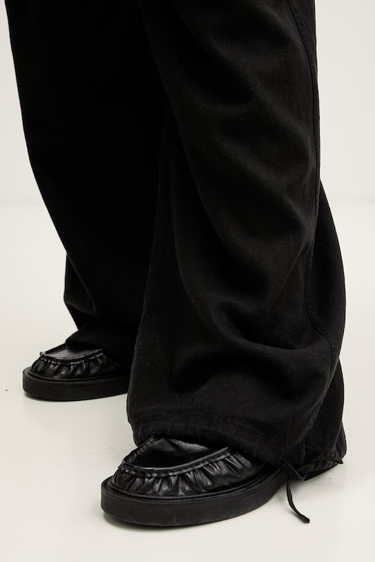 Tommy Jeans spodnie damskie z lnem czarny DW0DW22290