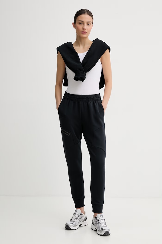 Under Armour spodnie dresowe damskie Unstoppable Flc 1379846 czarny SS26