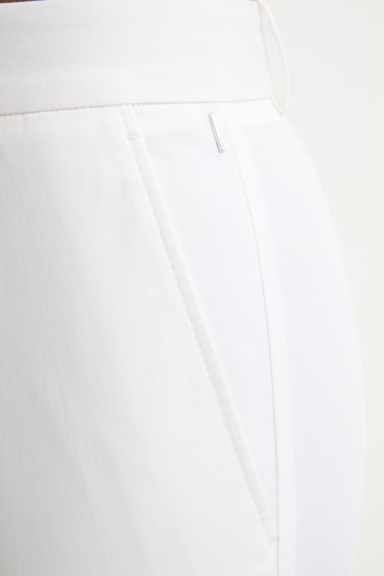 BOSS spodnie carrot damskie bawełniane z elastanem Tapria-Crop2 beżowy 50551937