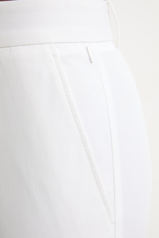 BOSS spodnie carrot damskie bawełniane z elastanem Tapria-Crop2 beżowy 50551937