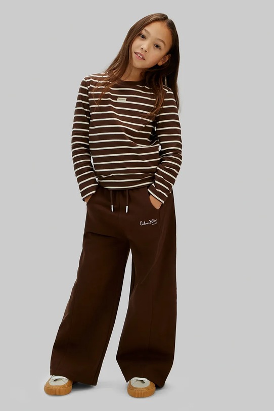 Дитячі бавовняні штани Calvin Klein Jeans аплікація коричневий IG0IG03095.128.176.PPY2