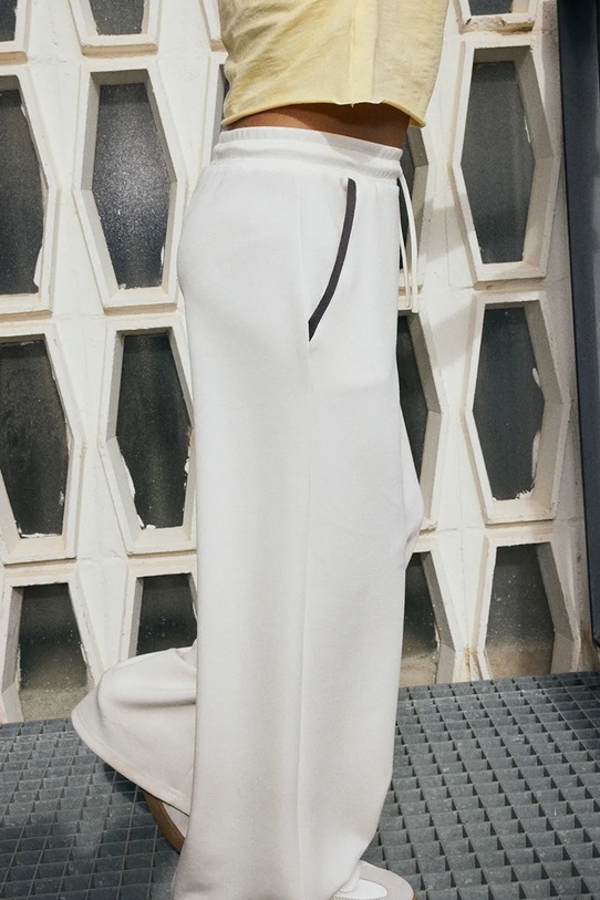 Mayoral spodnie dresowe dziecięce 6555.8E.Junior.PPY2 beżowy