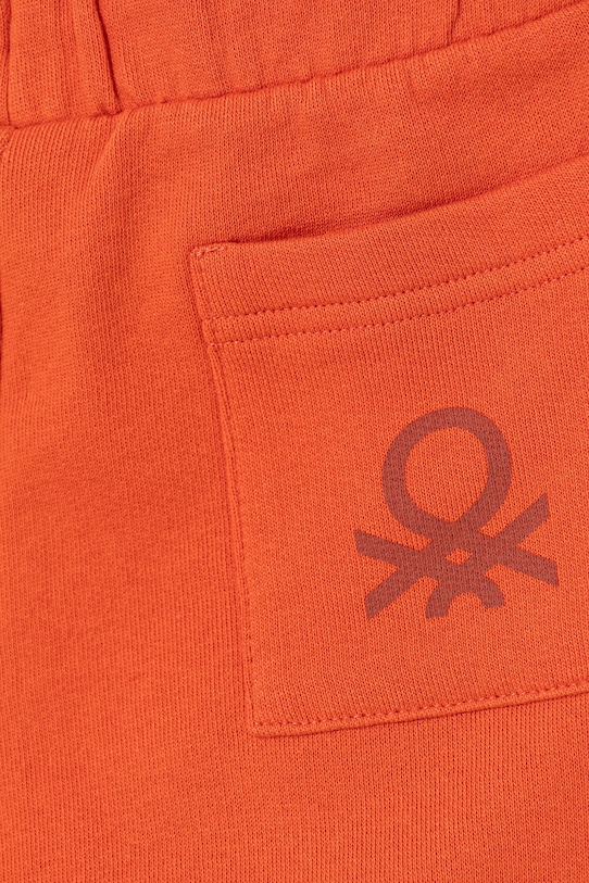 Chłopiec United Colors of Benetton spodnie dresowe bawełniane dziecięce 3J70GF010.P.Stagionale pomarańczowy