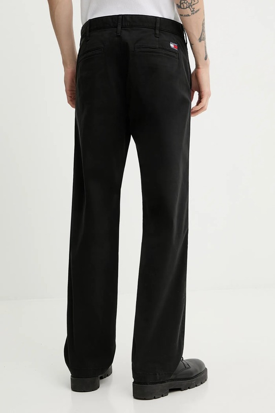 Odzież Tommy Jeans spodnie DM0DM22649 czarny